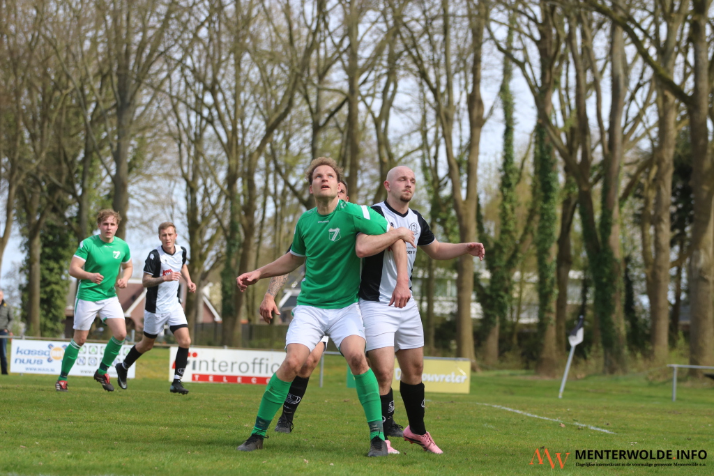 Muntendam fors onderuit op eigen veld tegen laagvlieger Gieterveen