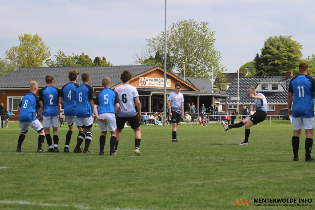 Drieborg - Muntendam: Comedy Capers op Sportpark Lubbert Bruins