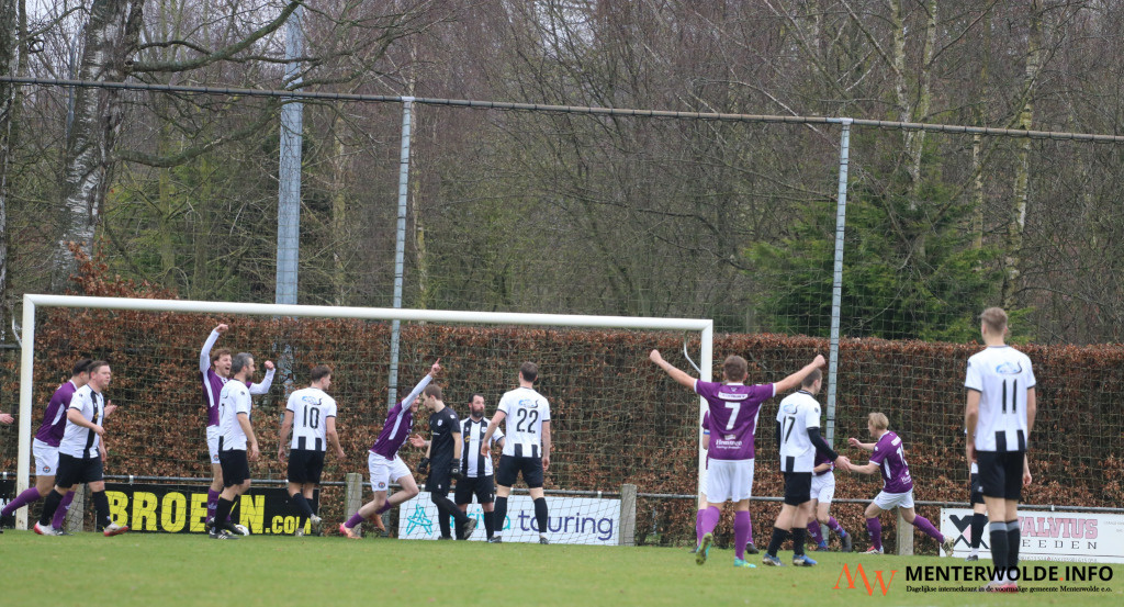 Meeden geeft de punten cadeau aan titelkandidaat Pekela
