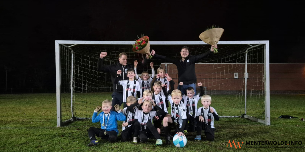 Meeden JO8 viert na remise tegen Wildervank kampioenschap