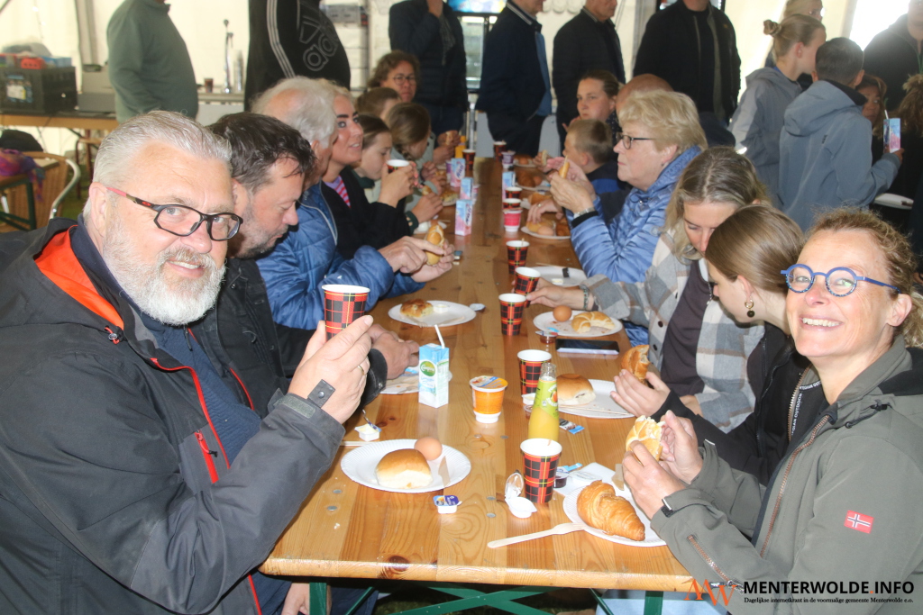 v.v. Meeden begroet circa 80 eters voor frühshoppen