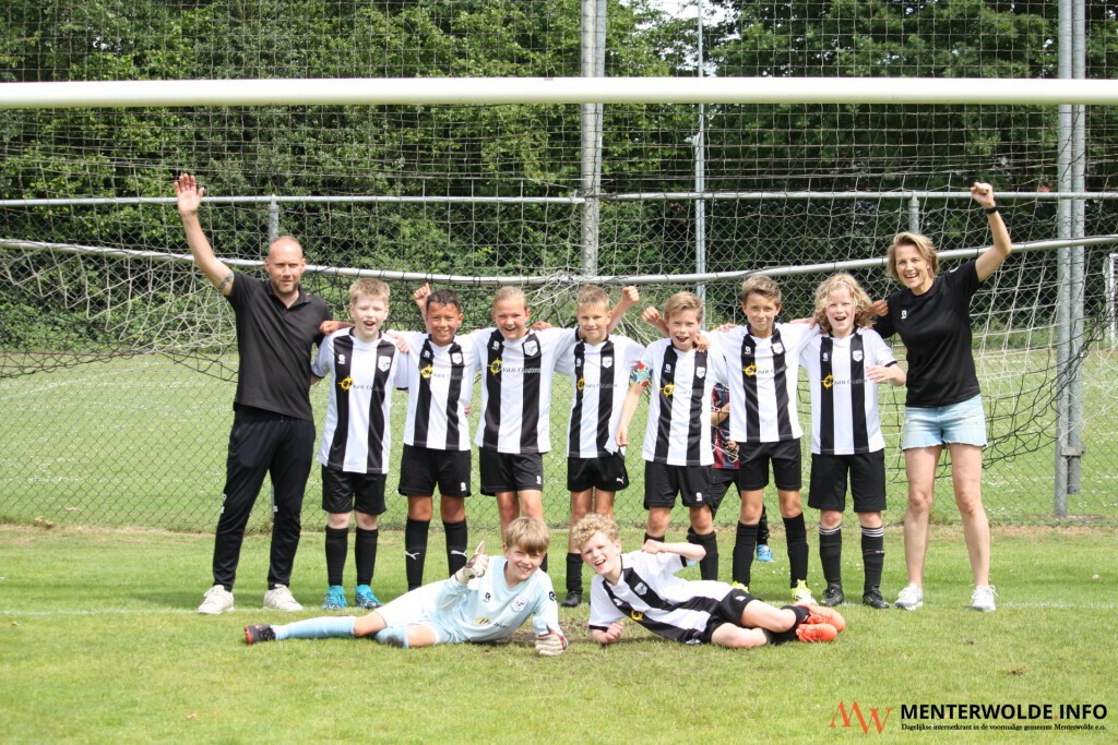 Meeden JO11 1 kampioen na zege op concurrent Musselkanaal