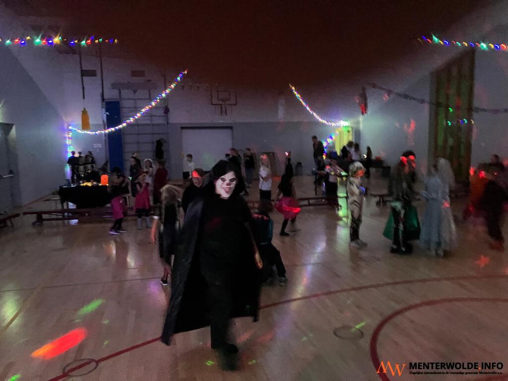 Halloweenfeest in 'griezelig versierde' sportzaal mfa De Rode Beuk