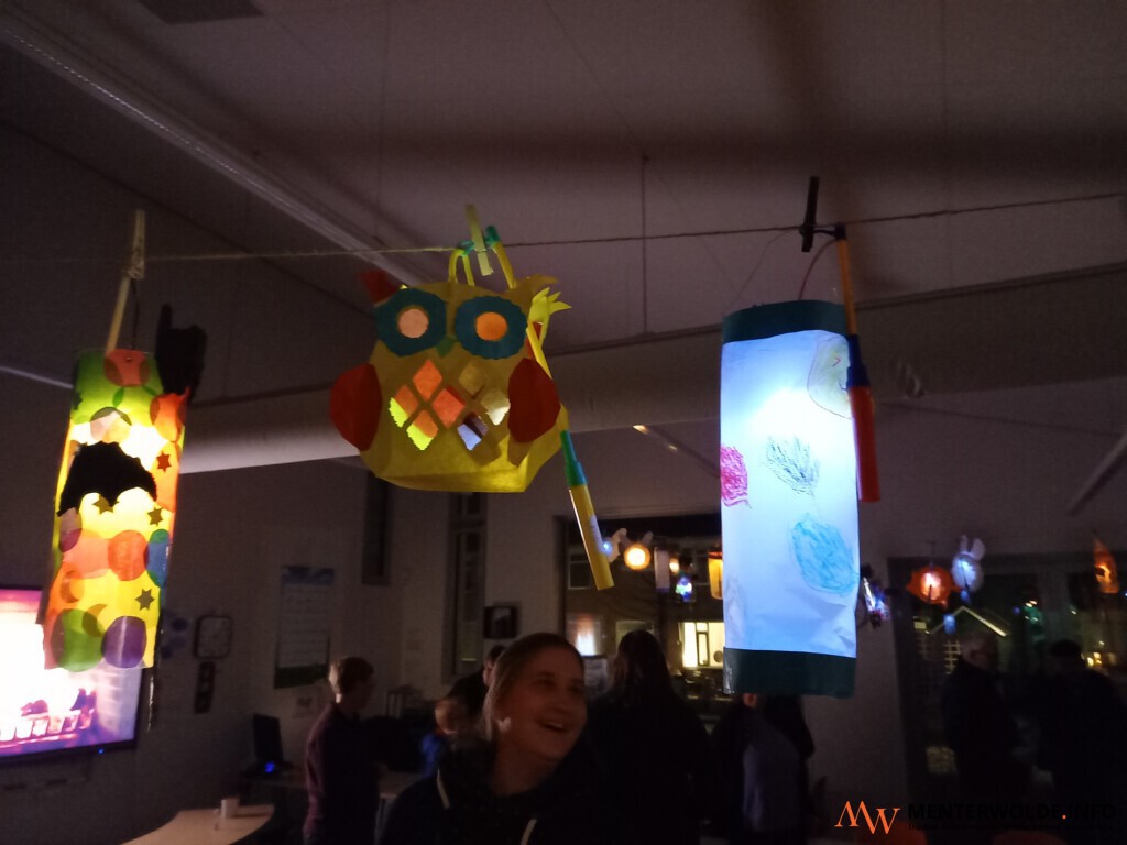 Dorpsschool Meeden toont zelfgemaakte lampionnen van leerlingen
