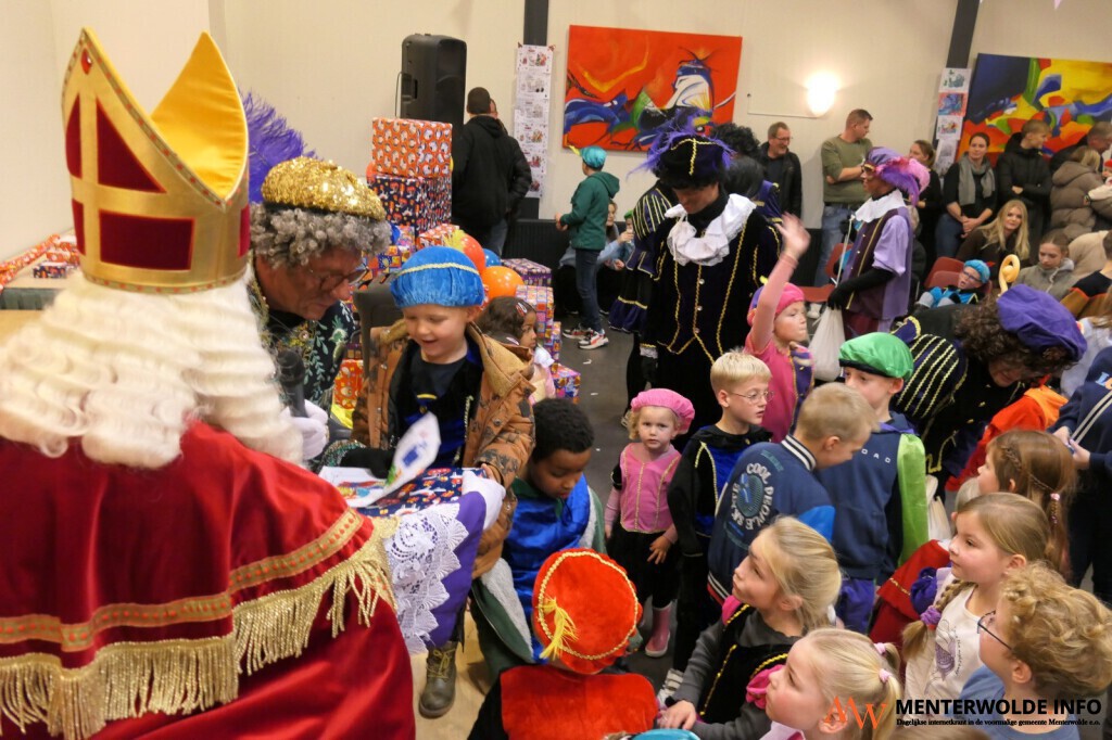 Sinterklaas en Pieten komen ook weer langs in Menterwolmer dorpen