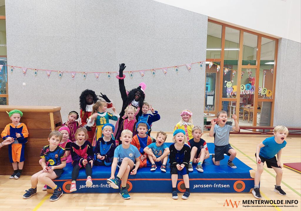 Jonge VOLO-ers in Meeden vieren Sinterklaas met 2 Pieten