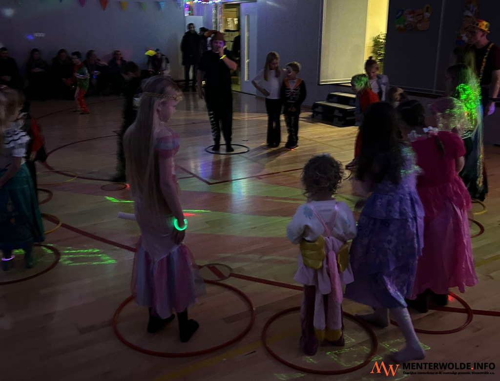 Carnavalsfeest in mfa De Rode Beuk voor kinderen uit Meeden