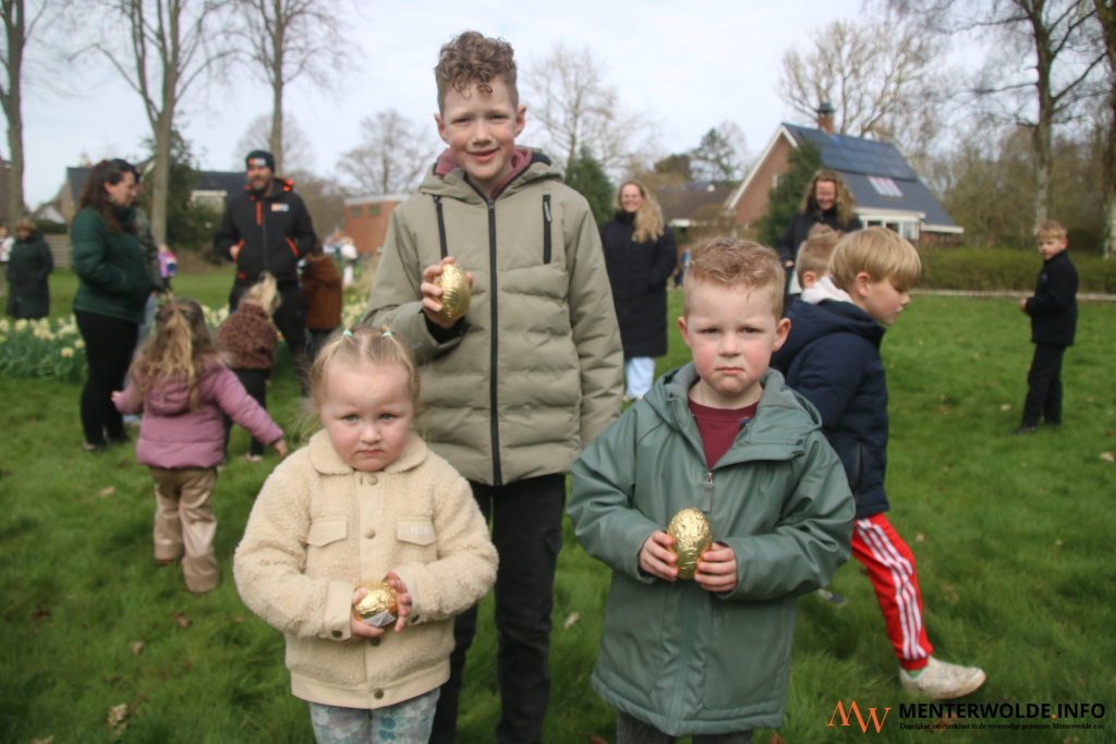 Veerle, Siem en Elias vinden gouden eieren in park in Meeden