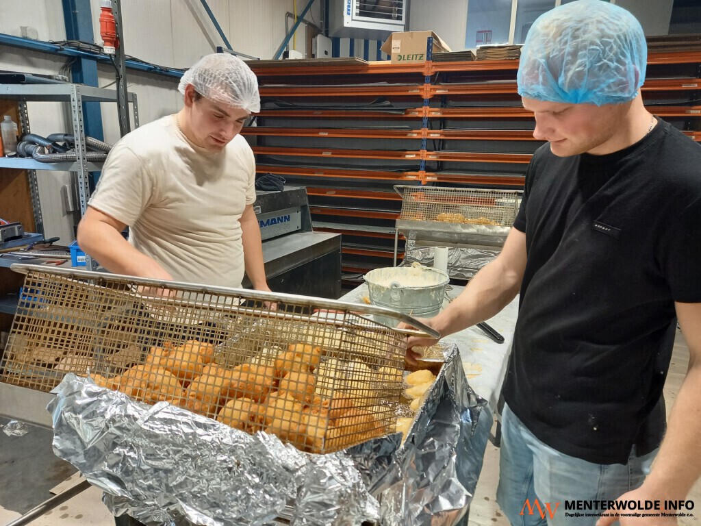 Baptisten Muntendam bakken voor 71e keer oliebollen/appelflappen
