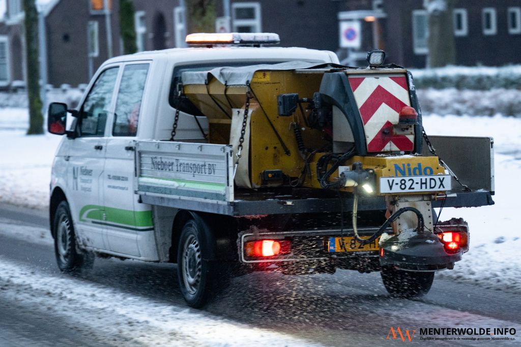 Medewerkers groenafvalbrengpunt strooien ook zout