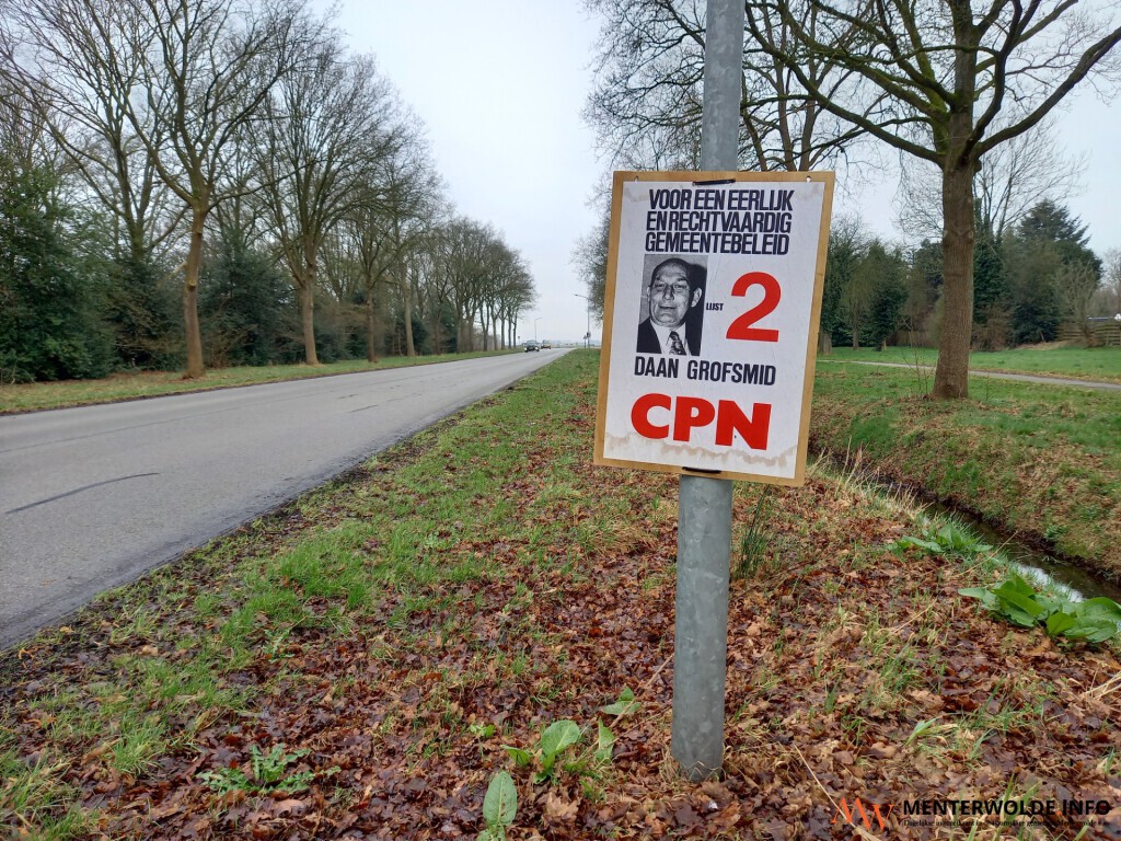 CPN-verkiezingsposter, met Daan Grofsmid, valt op in Muntendam