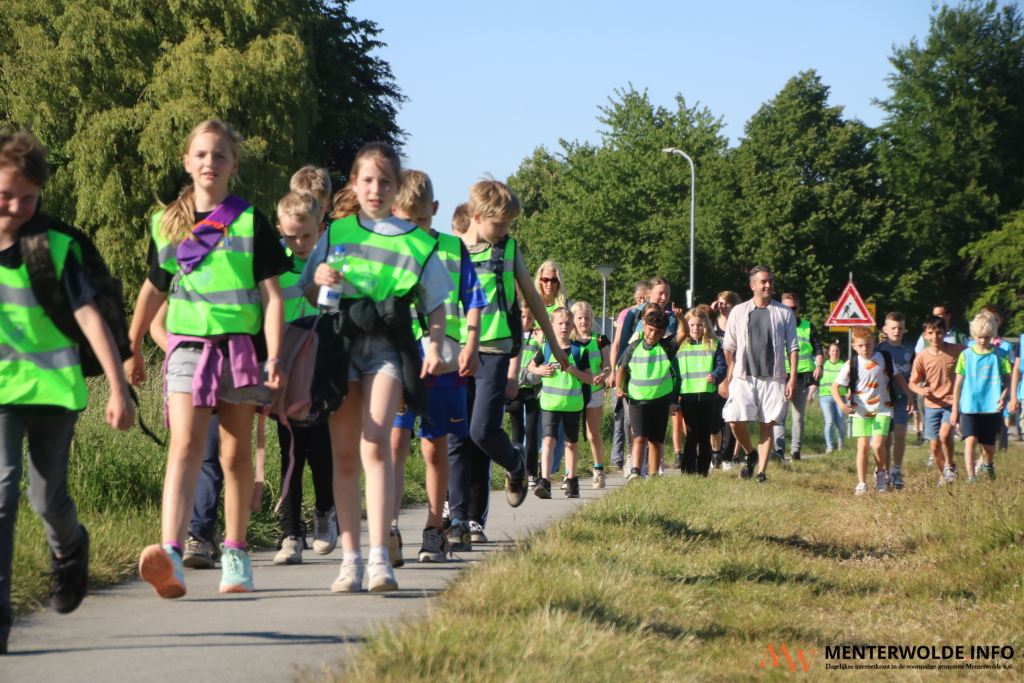 Avondwandelvierdaagse Noordbroek van start met prachtig wandelweer
