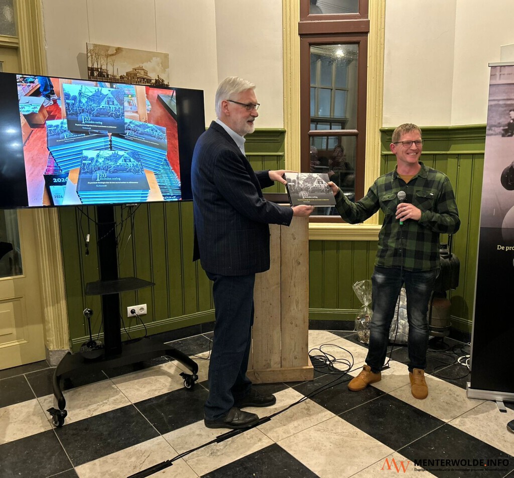 Bijzonder (foto)boek over oorlog gepresenteerd in trein- en trammuseum