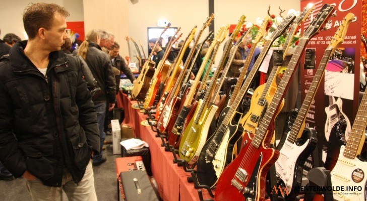 Noorder Gitaar Dag niet de grootste wél de leukste gitaarbeurs het land - Menterwolde.info