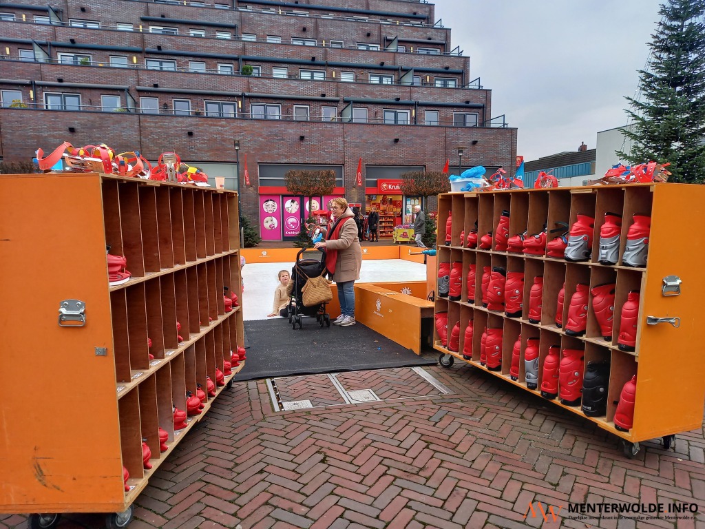 IJsbaan op Veenlustplein ook morgen en zondag geopend
