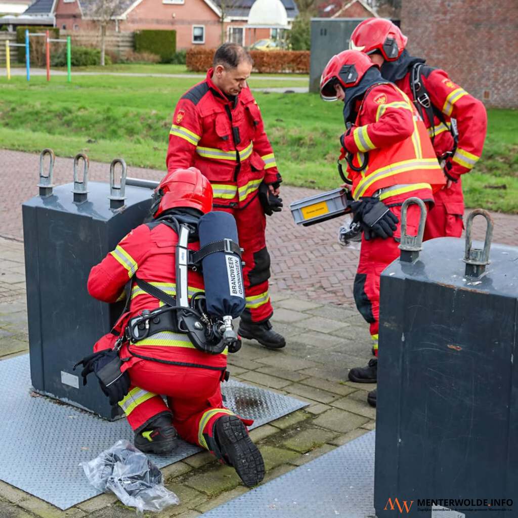 Jongetje ziet rook uit kledingcontainer komen en belt direct 112