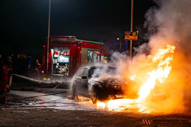 Personenauto uitgebrand aan Talmastraat in Hoogezand