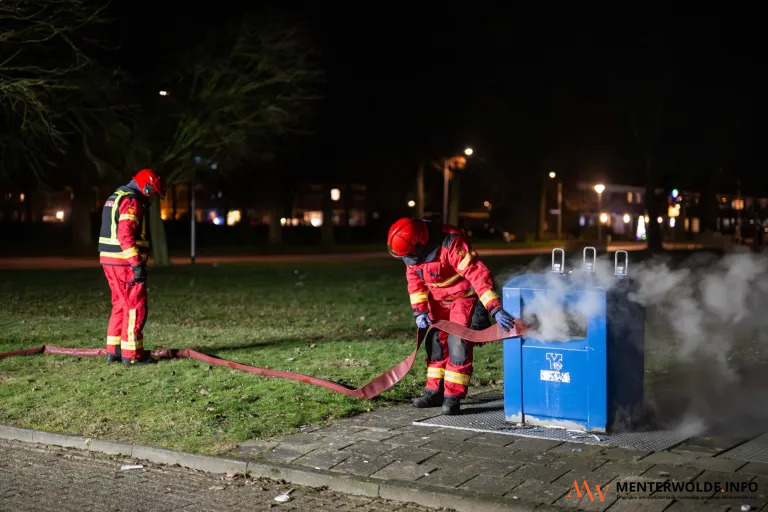Brand in ondergrondse papiercontainer in Hoogezand