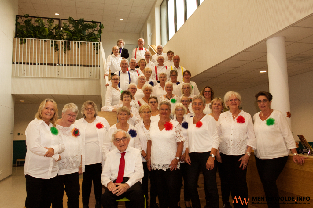 Koor CorazonSingers en Jan Henk de Groot op één bühne