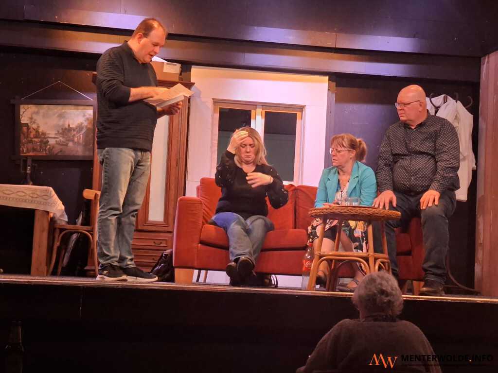 De Harmonie - met Peter Akkerman en Karin Vasse - speelt Harregat