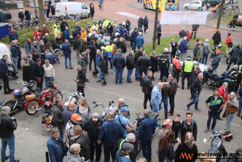 Burgemeester Annelies Pleyte geeft startschot van 32e Toeterrit