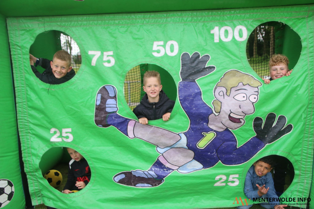 v.v. Muntendam 100 jaar: 70 jongeren leven zich uit tijdens spellencircuit