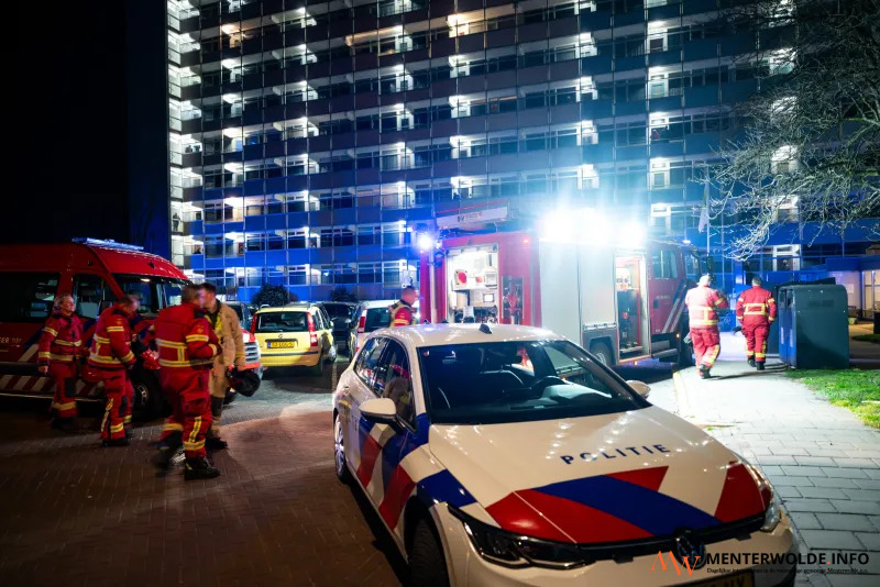Brand op tiende etage flatgebouw in Hoogezand, politie pakt man op