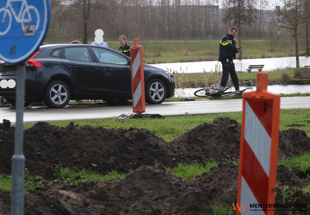 Auto rijdt fietsster aan op Egypteneinde in Muntendam