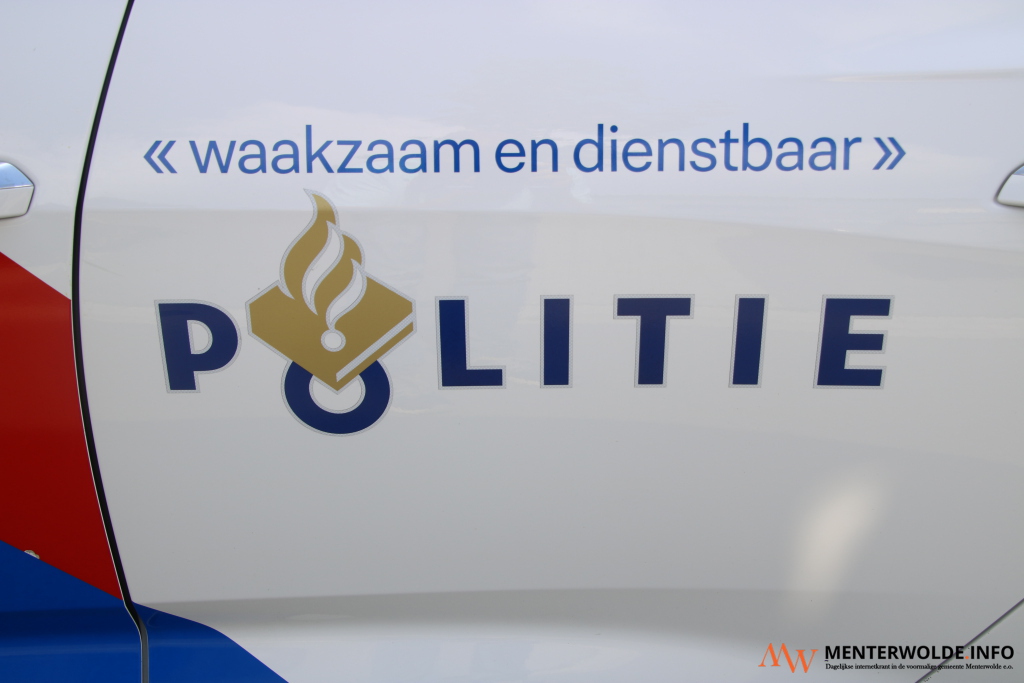 Automobilist met alcohol op met wagen op z'n kant op afrit A7/Scheemda