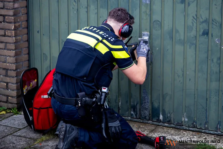 Politie vindt in garageboxen materialen voor hennepkwekerij