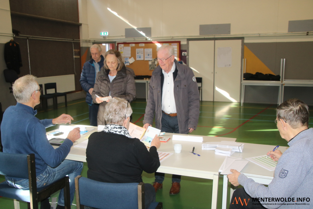 Snoepgoed ligt klaar op 'muziekstembureau', maar niet voor kiezers