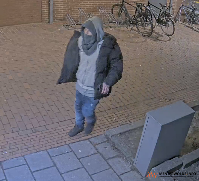 Pinnen met in Pekela gestolen pinpassen in Oude Pekela