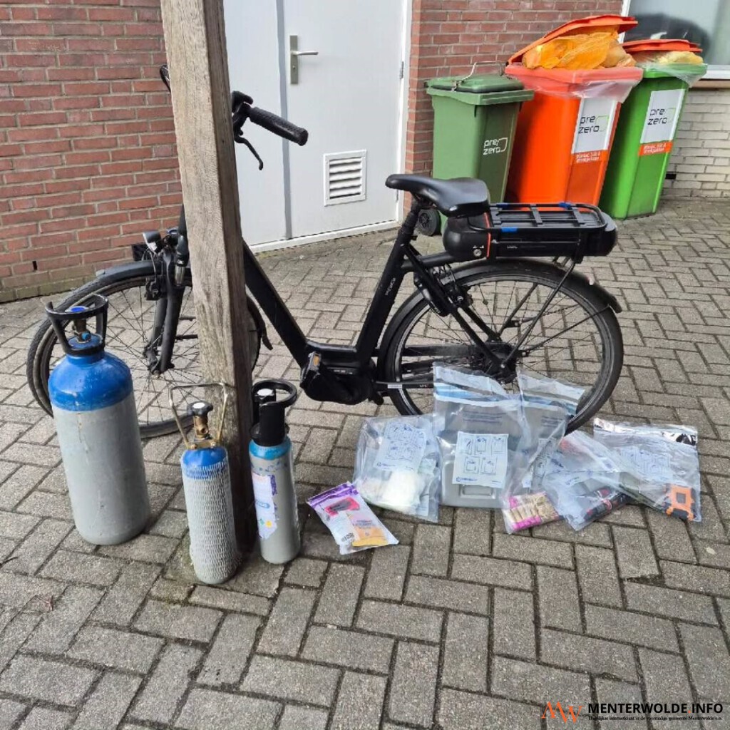 Politie vindt na MMA-meldingen vuurwerk, drugs en fiets in woning